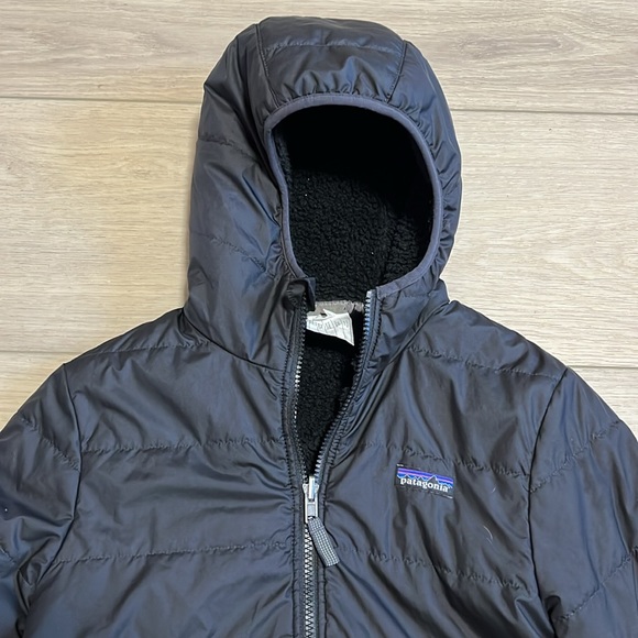Patagonia child’s reversible black winter coat Sherpa fleece lined medium (10) - Picture 2 of 8